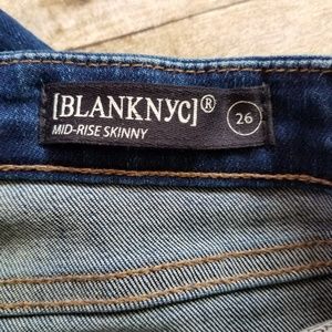 BLANK NYC DARK WASH DISTRESSED MID RISE SKINNY